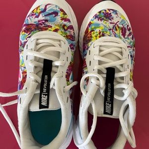 Nike Girls Revolution 5 Fable GS Running Shoes White Blue CJ2092-100 4Y, Pre own